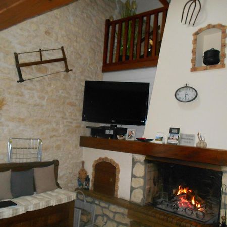 MARAIS POITEVIN pêche ,barque, vélos, wifi, linge, cheminée, cuisine La Taillee Esterno foto