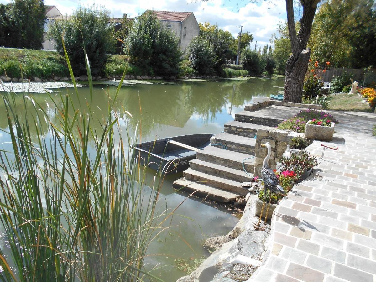 MARAIS POITEVIN pêche ,barque, vélos, wifi, linge, cheminée, cuisine La Taillee Esterno foto