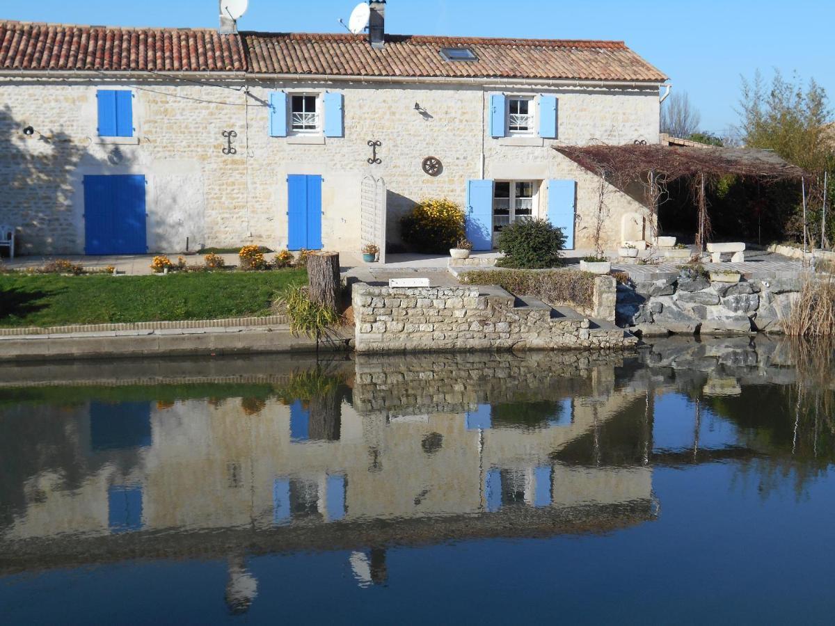 MARAIS POITEVIN pêche ,barque, vélos, wifi, linge, cheminée, cuisine La Taillee Esterno foto