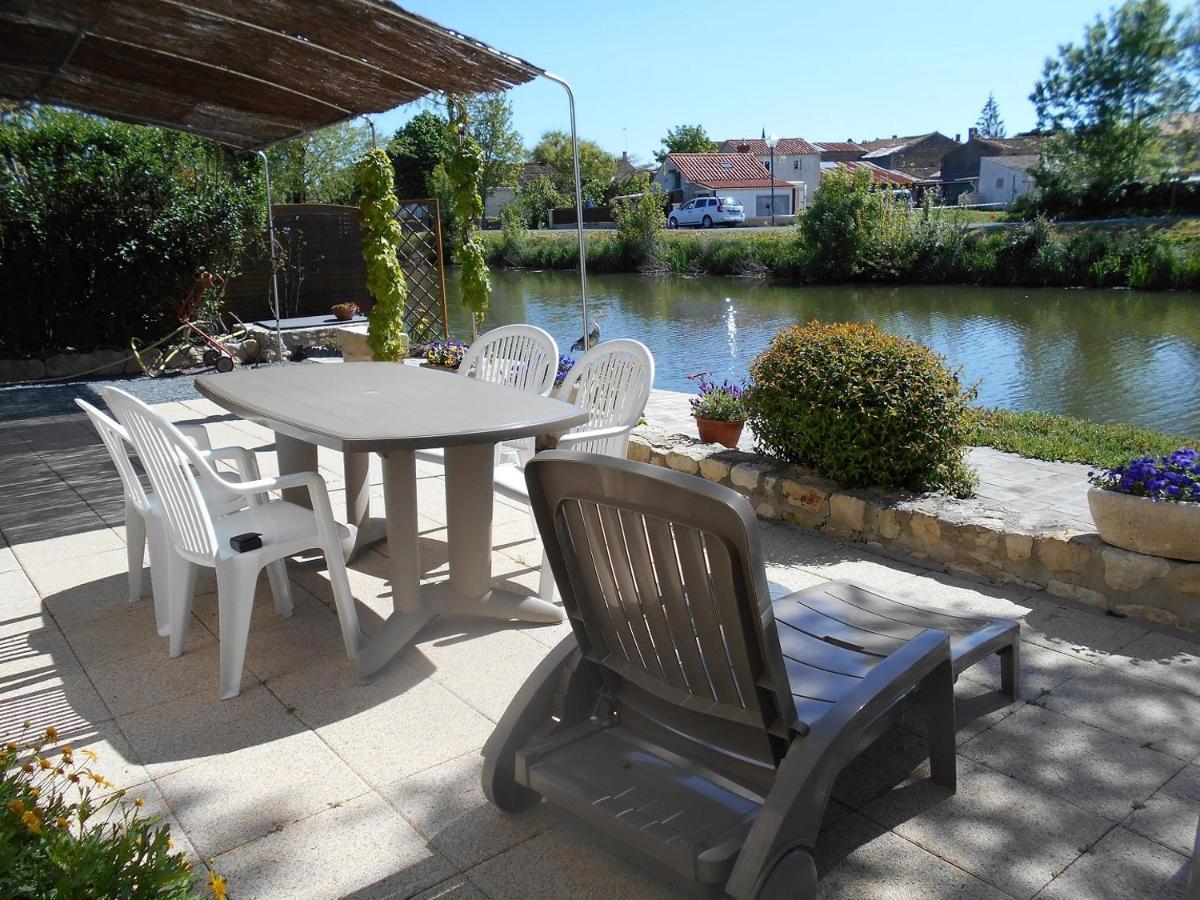 MARAIS POITEVIN pêche ,barque, vélos, wifi, linge, cheminée, cuisine La Taillee Esterno foto